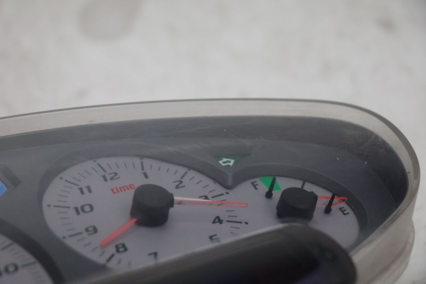 photo de COMPTEUR  PIAGGIO X8 STREET 125 (2006 - 2007) - Autre angle de vue