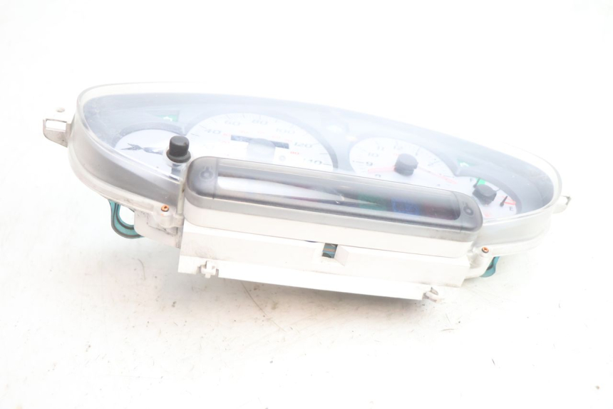 photo de COMPTEUR  PIAGGIO X8 STREET 125 (2006 - 2007) - Points de fixation