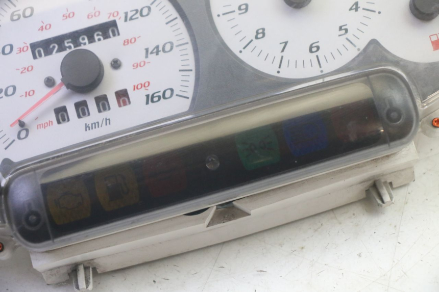 photo de COMPTEUR PIAGGIO X8 125 (2004 - 2007) - Autre angle de vue