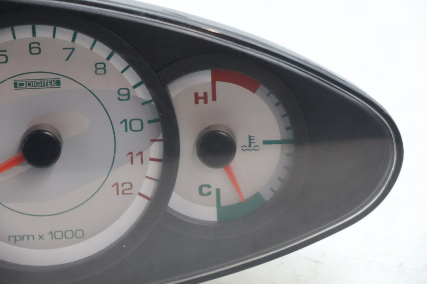 photo de COMPTEUR  PIAGGIO X9 EVOLUTION 125 (2003 - 2007) - Zoom état d’usage