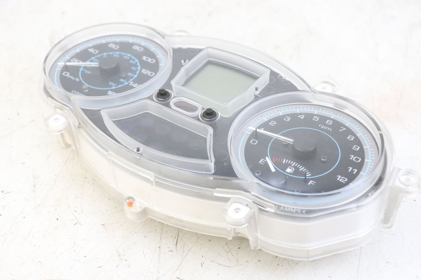 photo de COMPTEUR PIAGGIO XEVO - X EVO 125 (2007 - 2016) - Gros plan technique