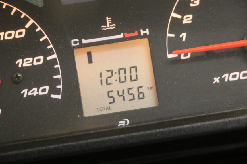 photo de COMPTEUR  HONDA XLV VARADERO 125 (2000 - 2006) - Vue rapprochée