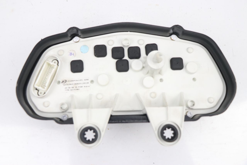 photo de COMPTEUR  HONDA XLV VARADERO 125 (2000 - 2006) - Gros plan technique