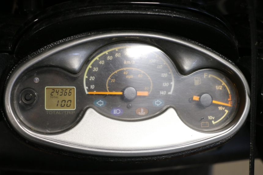 photo de COMPTEUR YAMAHA YP MAJESTY 125 (2002 - 2006)