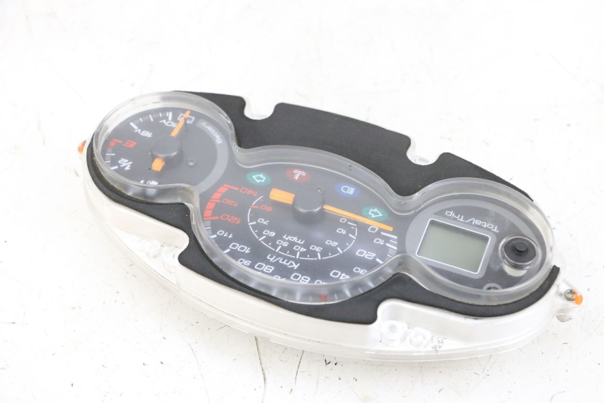photo de COMPTEUR YAMAHA YP MAJESTY 125 (2002 - 2006) - Autre angle de vue
