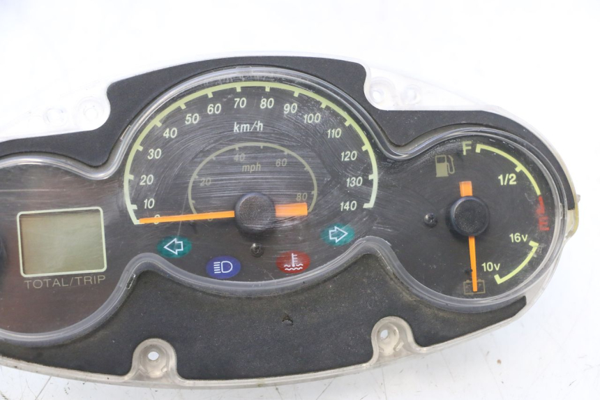 photo de COMPTEUR YAMAHA YP MAJESTY 125 (2002 - 2006) - Détails caractéristiques