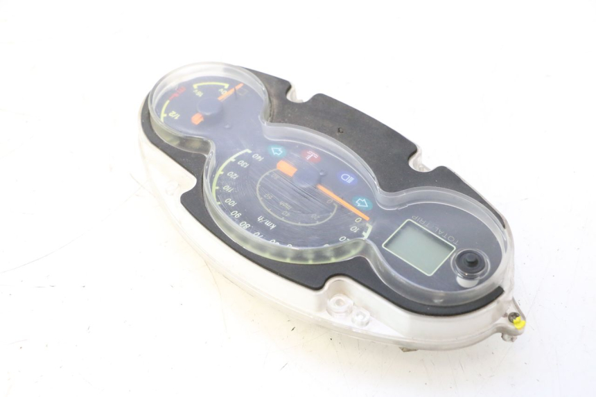 photo de COMPTEUR YAMAHA YP MAJESTY 125 (2002 - 2006) - Vue rapprochée