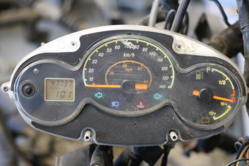 photo de COMPTEUR YAMAHA YP MAJESTY 125 (2002 - 2006) - Photo complémentaire