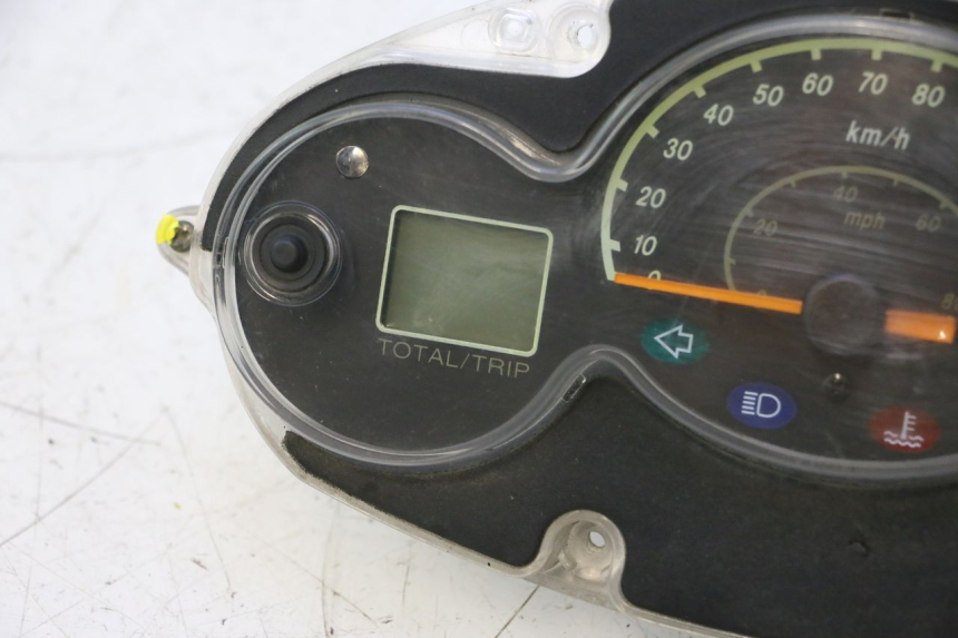 photo de COMPTEUR YAMAHA YP MAJESTY 125 (2002 - 2006) - Détail de la pièce