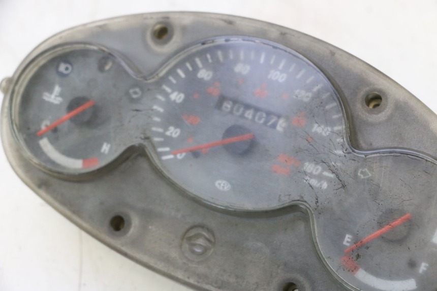 photo de COMPTEUR  YAMAHA YP MAJESTY 125 (1998 - 2001) - Vue rapprochée