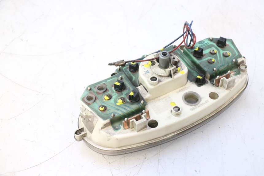 photo de COMPTEUR  YAMAHA YP MAJESTY 125 (1998 - 2001) - Points de fixation