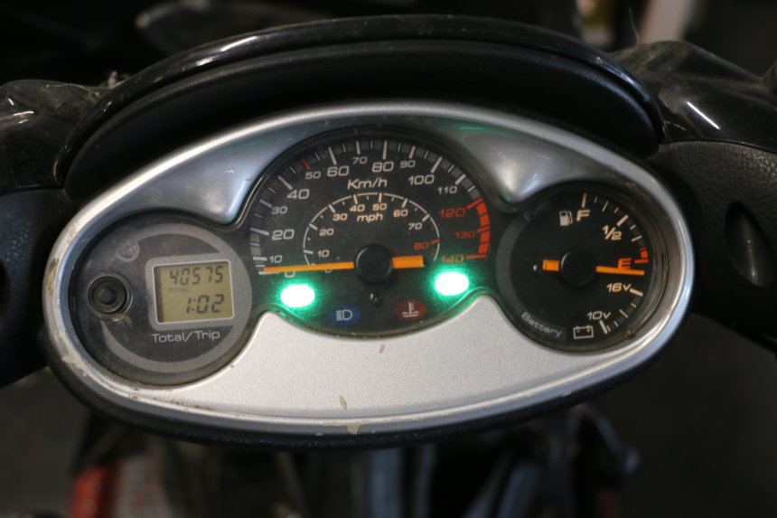 photo de COMPTEUR  YAMAHA YP MAJESTY 125 (2007 - 2010) - Détail de la pièce