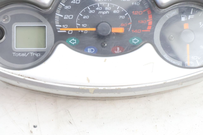 photo de COMPTEUR  YAMAHA YP MAJESTY 125 (2007 - 2010) - Zoom état d’usage