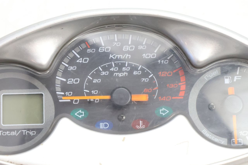 photo de COMPTEUR  YAMAHA YP MAJESTY 125 (2007 - 2010) - Autre angle de vue