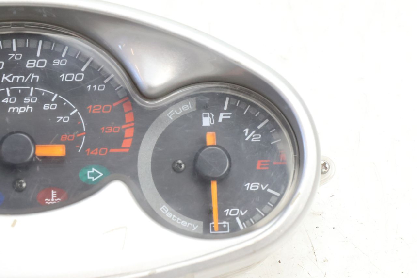 photo de COMPTEUR  YAMAHA YP MAJESTY 125 (2007 - 2010) - Gros plan technique