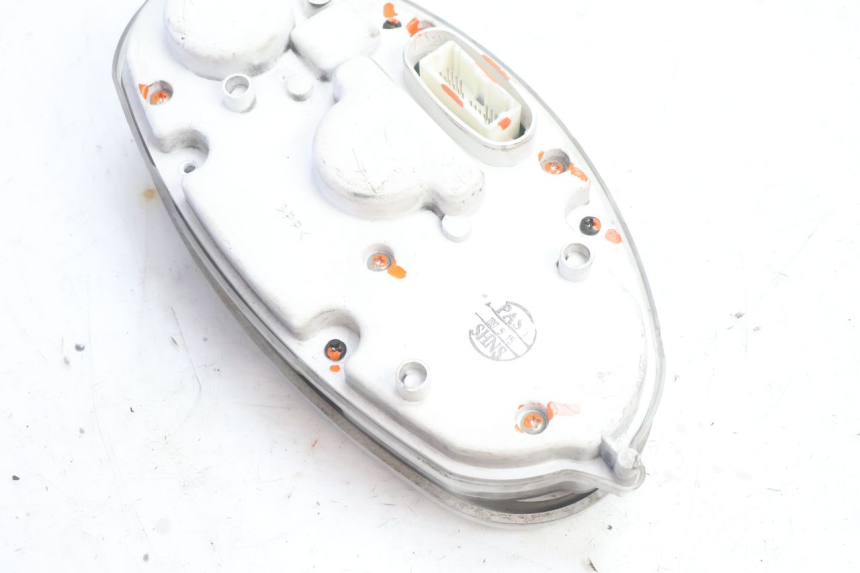 photo de COMPTEUR  YAMAHA YP MAJESTY 125 (2007 - 2010) - Marquages et références