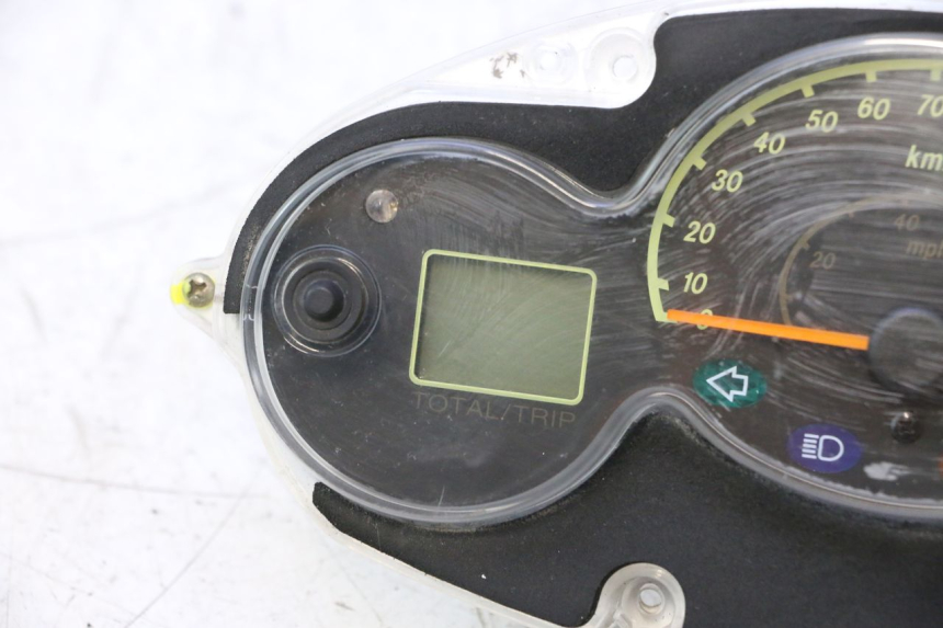 photo de COMPTEUR YAMAHA YP MAJESTY 125 (2002 - 2006) - Vue rapprochée