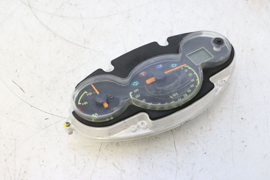 photo de COMPTEUR YAMAHA YP MAJESTY 125 (2002 - 2006) - Points de fixation