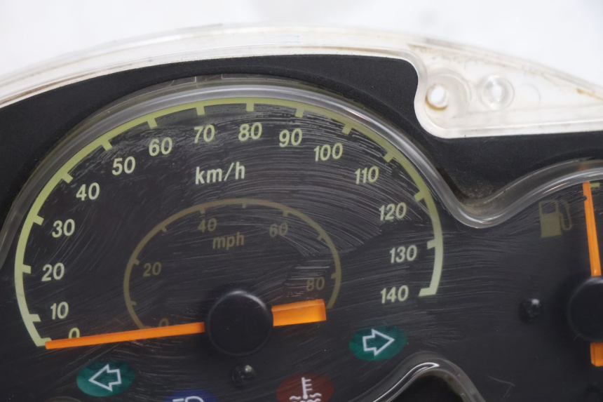 photo de COMPTEUR YAMAHA YP MAJESTY 125 (2002 - 2006) - Gros plan technique