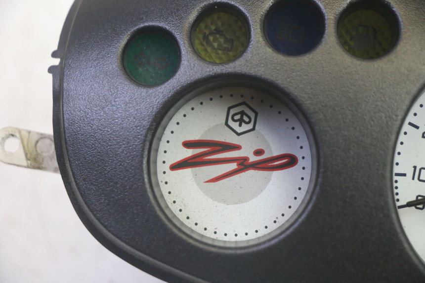 photo de COMPTEUR PIAGGIO ZIP 4T 50 (2018 - 2020) - Détail de la pièce