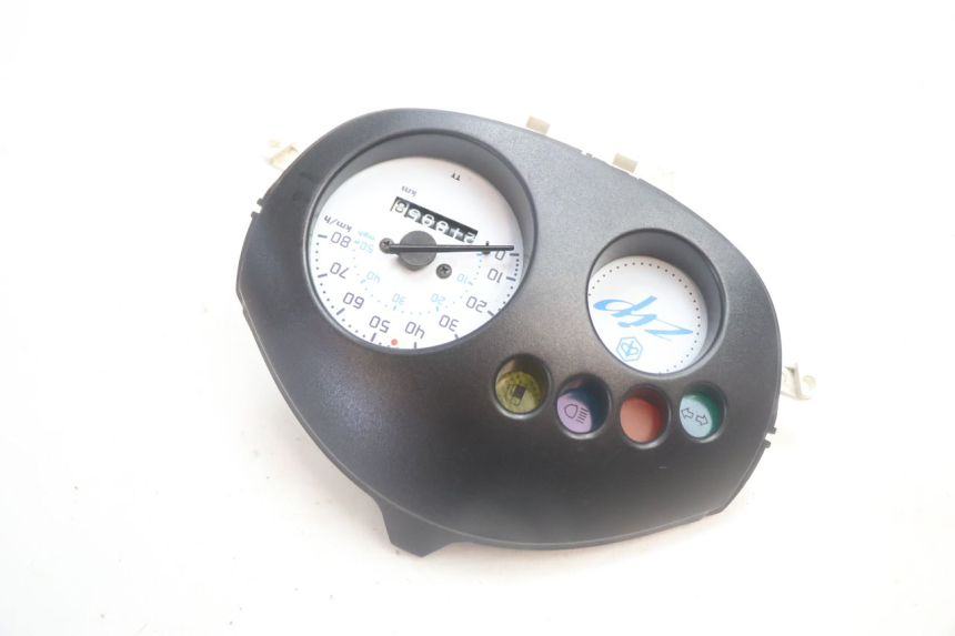 photo de COMPTEUR  PIAGGIO ZIP 4T 50 (2006 - 2017) - Gros plan technique