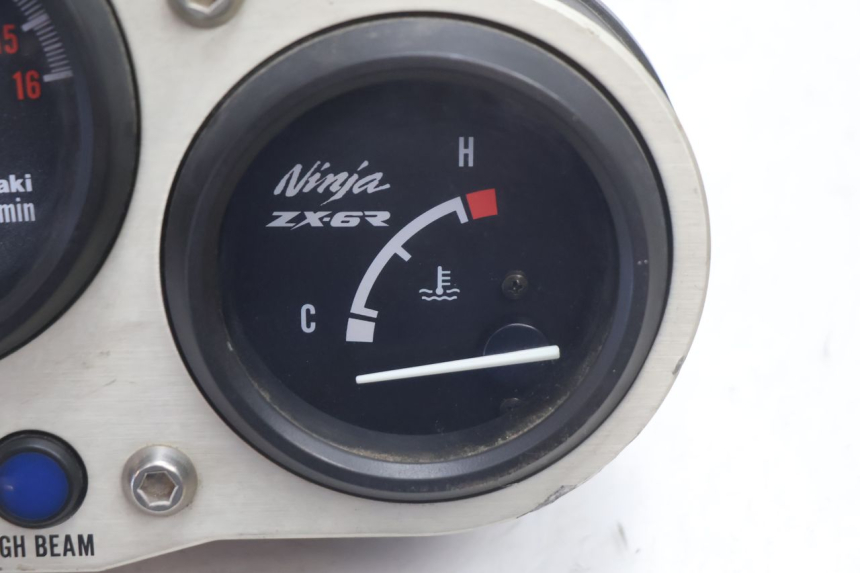 photo de COMPTEUR KAWASAKI ZX-6R ZX6R 600 (1995 - 1997) - Gros plan technique