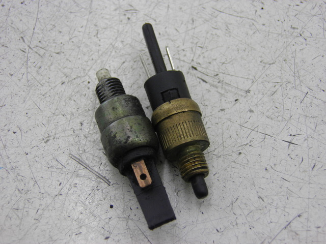 photo de CONTACTEUR FEU STOP APRILIA LEONARDO 125 (1999 - 2001) - Vue principale