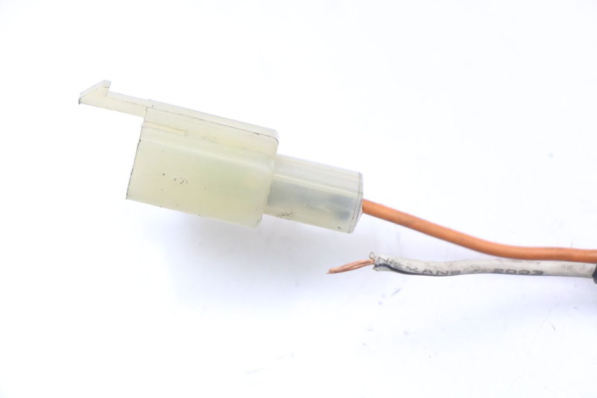 photo de Rear brake light switch HYOSUNG GV AQUILA 125 (2000 - 2004) - Autre angle de vue