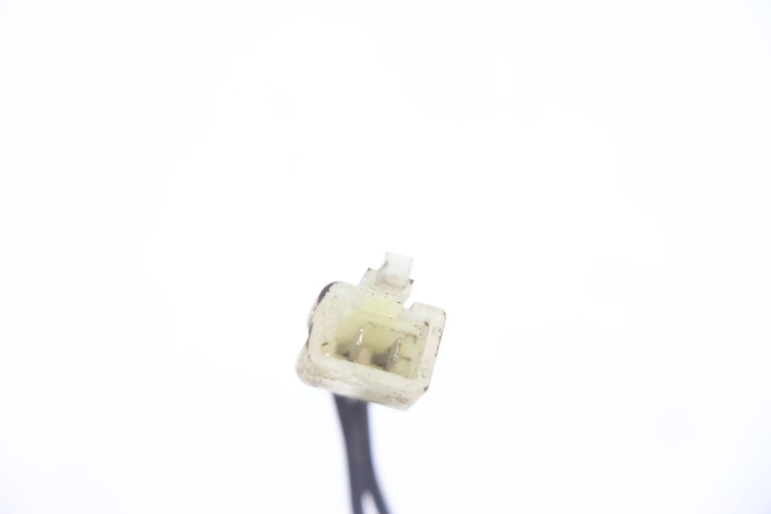 photo de CONTACTEUR FEU STOP ARRIERE HONDA CB F HORNET 600 (2005 - 2006) - Gros plan technique