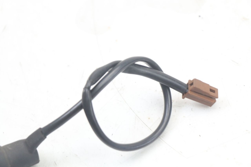 photo de CONTACTEUR FEU STOP ARRIERE YAMAHA FZ1 FAZER 1000 (2007 - 2009) - Autre angle de vue