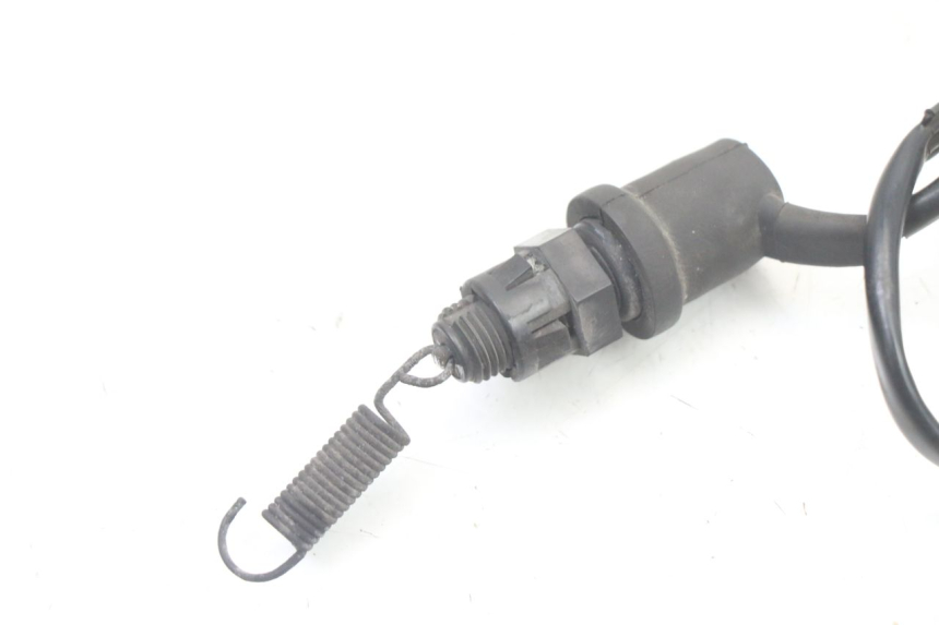photo de CONTACTEUR FEU STOP ARRIERE YAMAHA FZ6 FAZER S2 600 (2007 - 2011)