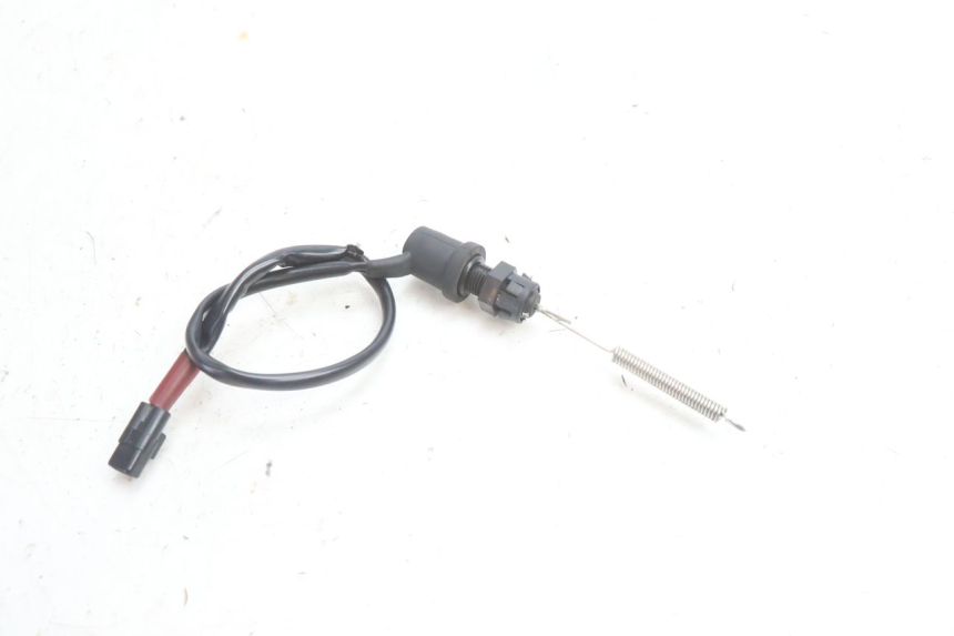photo de CONTACTEUR FEU STOP ARRIERE YAMAHA FZ8 800 (2010 - 2016) - Gros plan technique