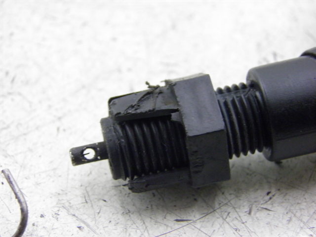 photo de CONTACTEUR FEU STOP ARRIERE KAWASAKI ZZR 600 (1995 - 2004)