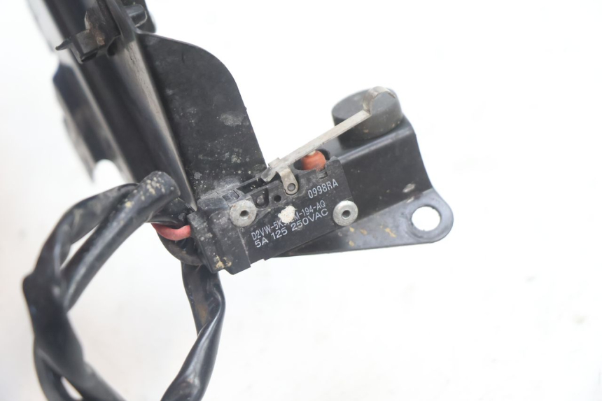 photo de CONTACTEUR FEU STOP ARRIERE CAN-AM SPYDER RS 1000 (2008 - 2012) - Autre angle de vue