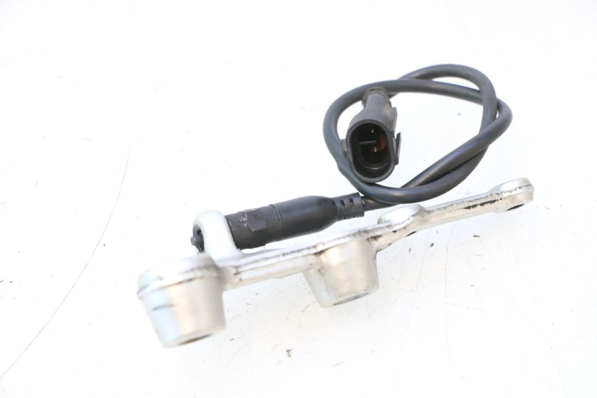 photo de CONTACTEUR FEU STOP ARRIERE DUCATI SS IE DS CARENEE 1000 (2002 - 2006) - Autre angle de vue