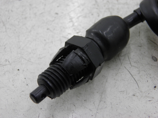 photo de CONTACTEUR FEU STOP ARRIERE SUZUKI SV S ABS 650 (2003 - 2009) - Détail de la pièce