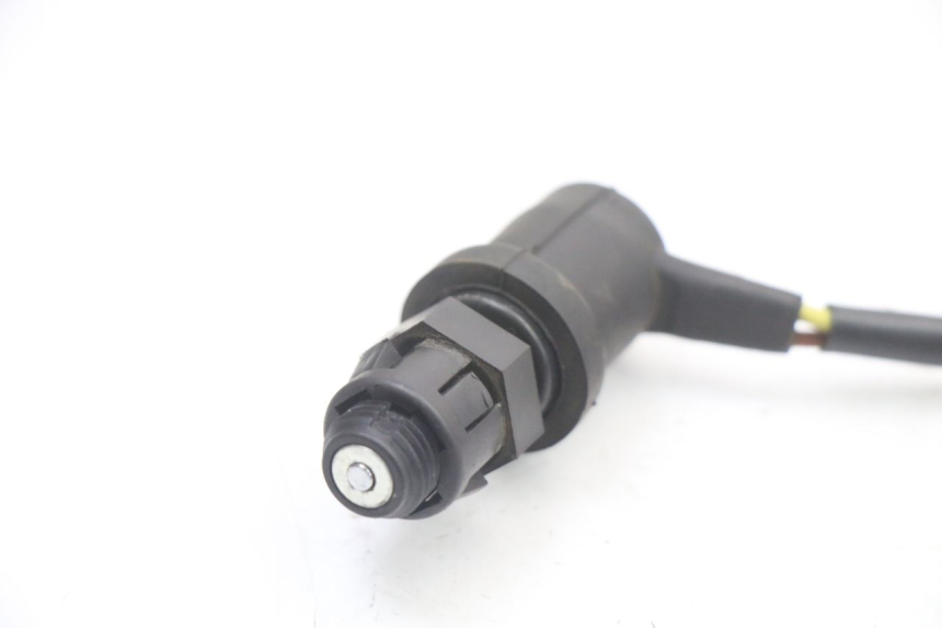 photo de CONTACTEUR FEU STOP ARRIERE YAMAHA TRACER 7 700 (2020 - 2024) - Gros plan technique