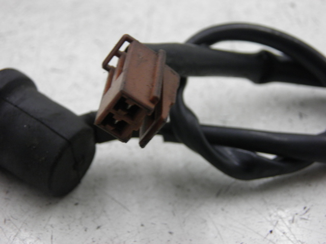 photo de CONTACTEUR FEU STOP ARRIERE YAMAHA FZ6 N FAZER 600 (2004 - 2006)