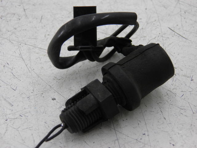 photo de CONTACTEUR FEU STOP ARRIERE YAMAHA XJR 1300 (1998 - 2002)