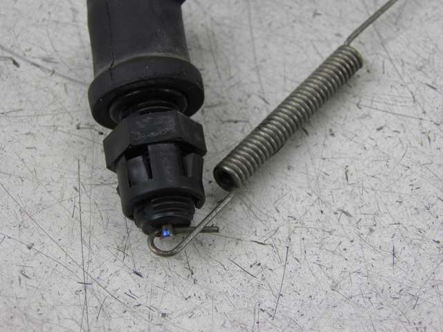 photo de CONTACTEUR FEU STOP ARRIERE YAMAHA XJR 1300 (2002 - 2006) - Détail de la pièce