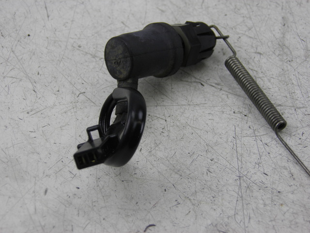 photo de CONTACTEUR FEU STOP ARRIERE YAMAHA XJR 1300 (2002 - 2006) - Autre angle de vue