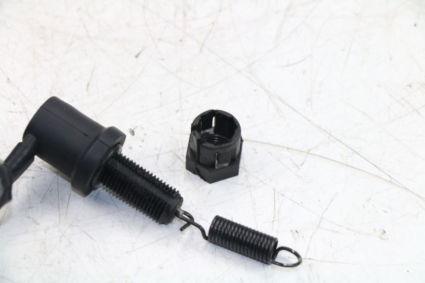 photo de CONTACTEUR FEU STOP ARRIERE YAMAHA YZF R6 600 (2010 - 2016) - Zoom état d’usage