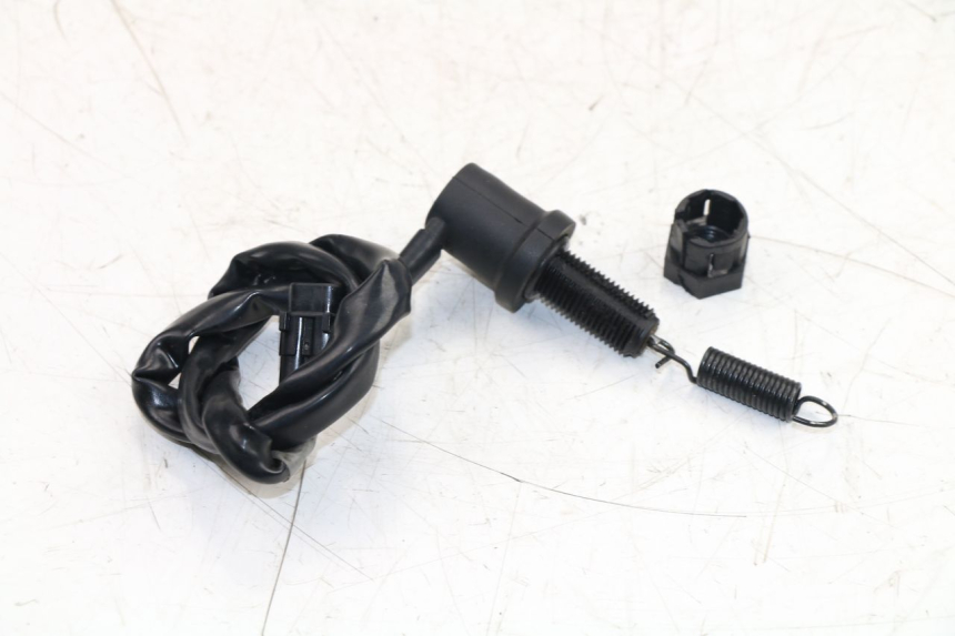 photo de CONTACTEUR FEU STOP ARRIERE YAMAHA YZF R6 600 (2010 - 2016) - Autre angle de vue