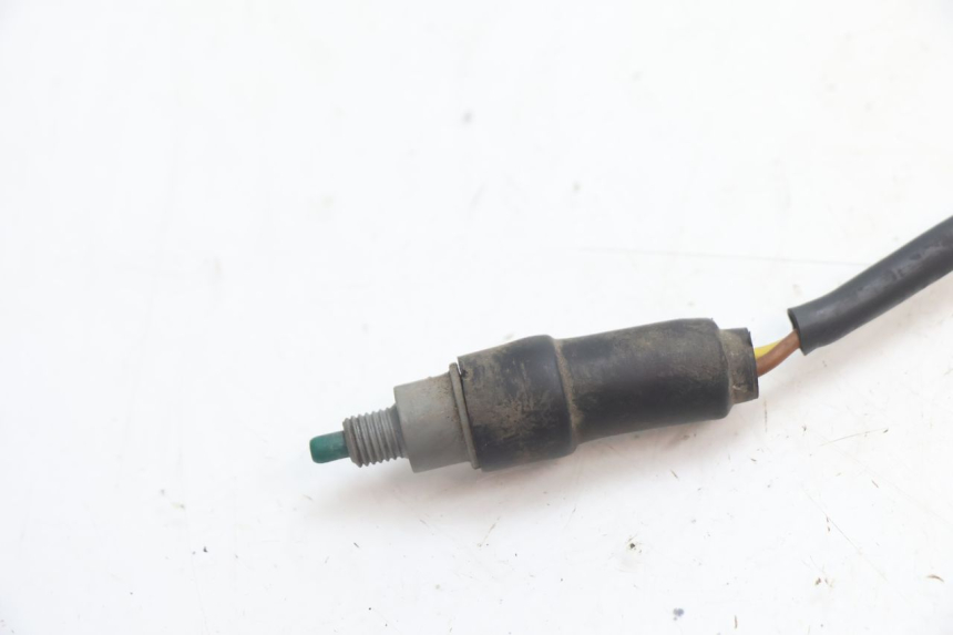 photo de CONTACTEUR FEU STOP MBK BOOSTER SPIRIT 50 (2004 - 2017) - Gros plan technique