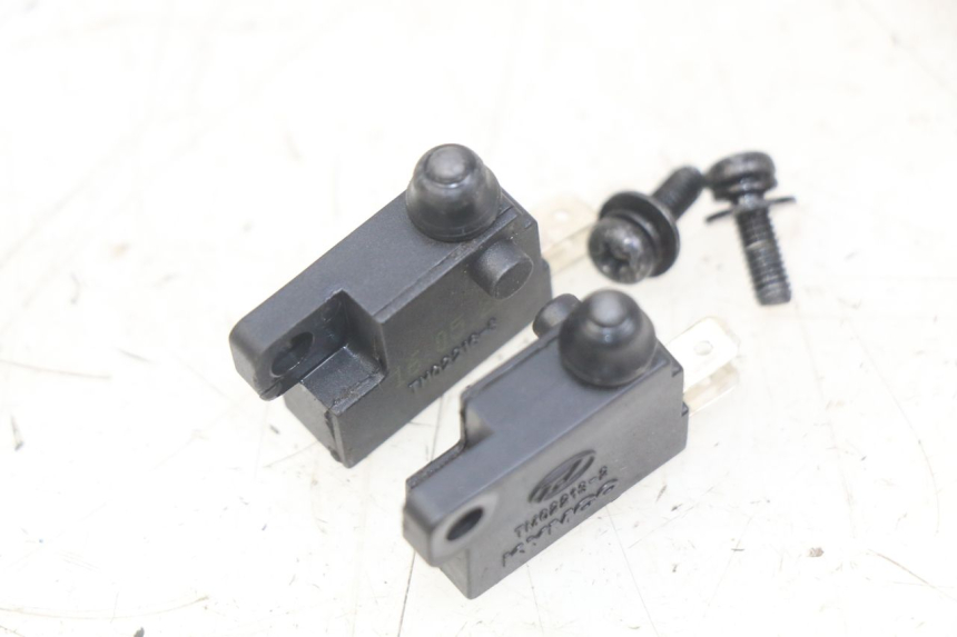 photo de CONTACTEUR FEU STOP KYMCO DOWNTOWN ABS 125 (2015 - 2017) - Détail de la pièce