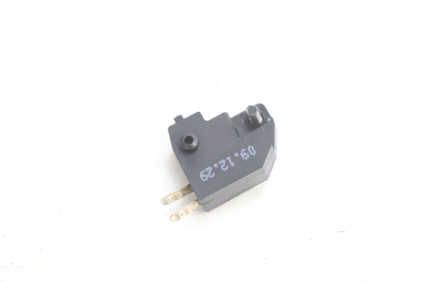 photo de CONTACTEUR FEU STOP DROIT KYMCO AGILITY PREMIUM 50 (2007 - 2010) - Zoom état d’usage