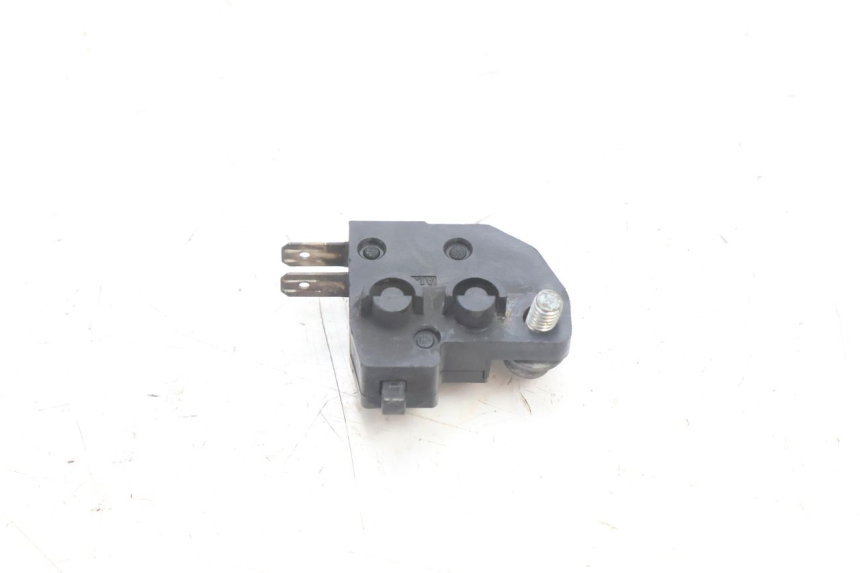 photo de CONTACTEUR FEU STOP DROIT SUZUKI BURGMAN 125 (2007 - 2014) - Autre angle de vue