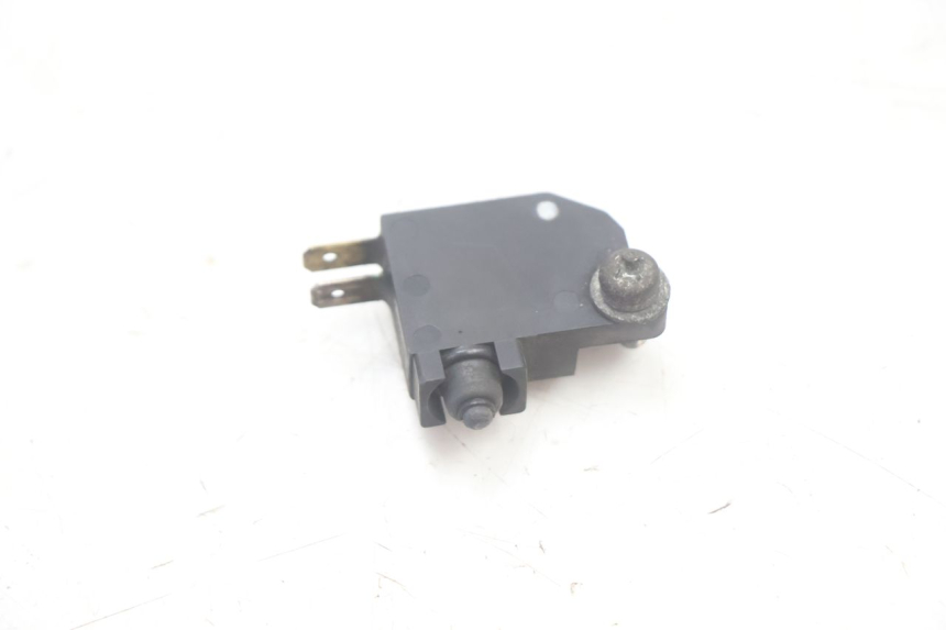 photo de CONTACTEUR FEU STOP DROIT SUZUKI BURGMAN EXECUTIVE ABS 650 (2006 - 2012) - Détail de la pièce