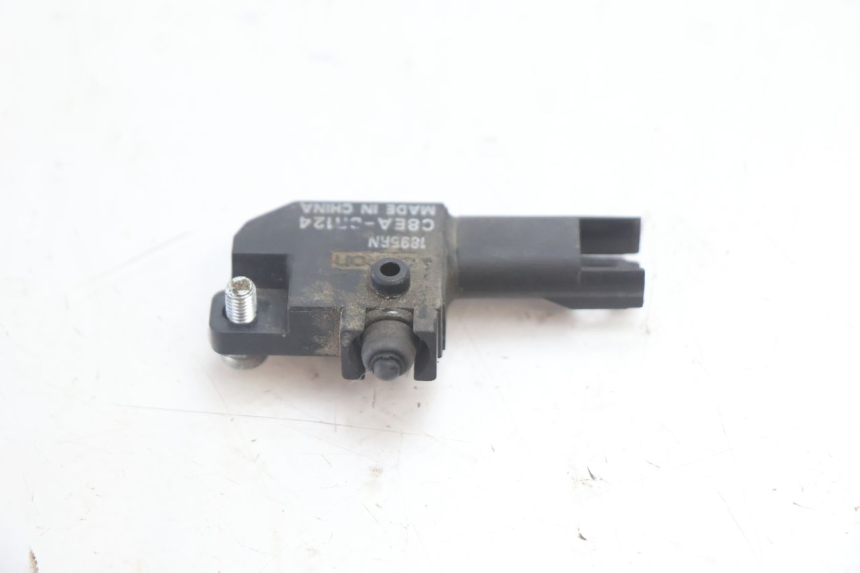 photo de CONTACTEUR FEU STOP DROIT BMW C SPORT 650 (2015 - 2021) - Autre angle de vue