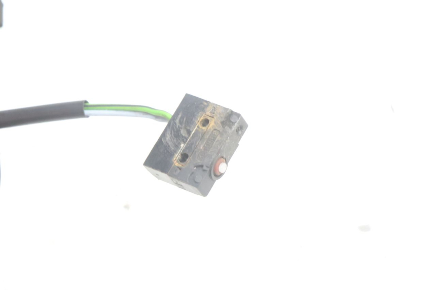 photo de CONTACTEUR FEU STOP DROIT BMW C1 125 (2000 - 2003) - Zoom état d’usage
